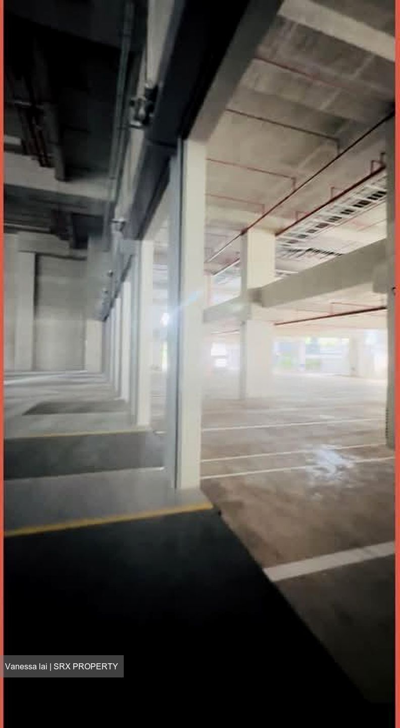 Toh Guan Centre (D22), Warehouse #581726921
